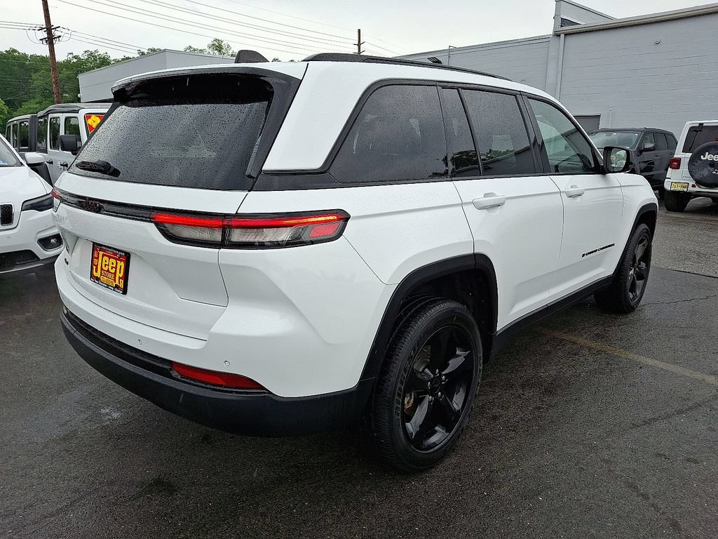 Certified 2023 Jeep Grand Cherokee Altitude AWD/4WD image 6