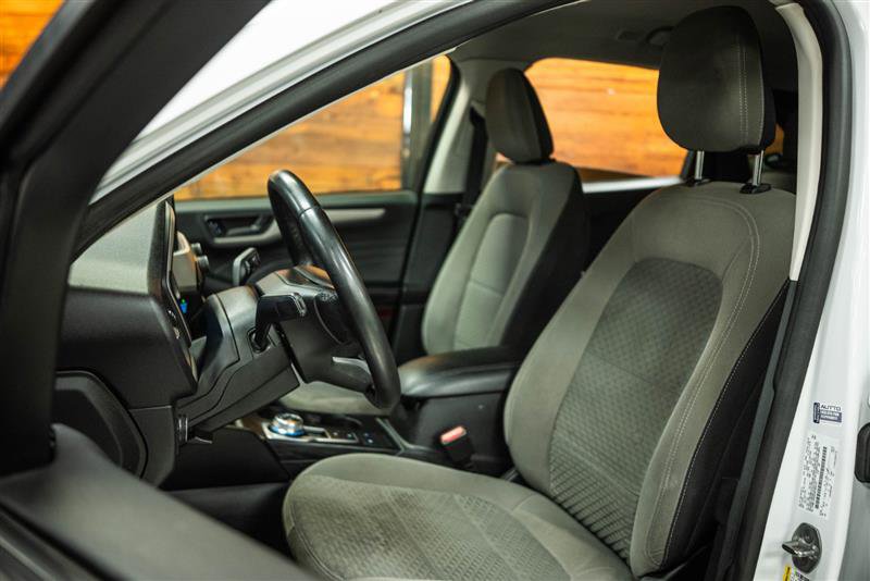 Used 2022 Ford Escape SE w/ SE Sport Appearance Package image 10