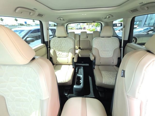 Used 2025 Nissan Armada Platinum Reserve RWD image 23