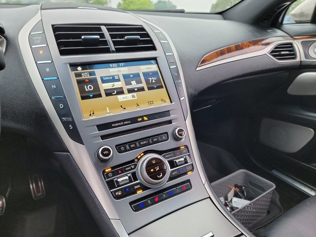 Used 2018 Lincoln MKZ Reserve w/ Luxury Package FWD image 18