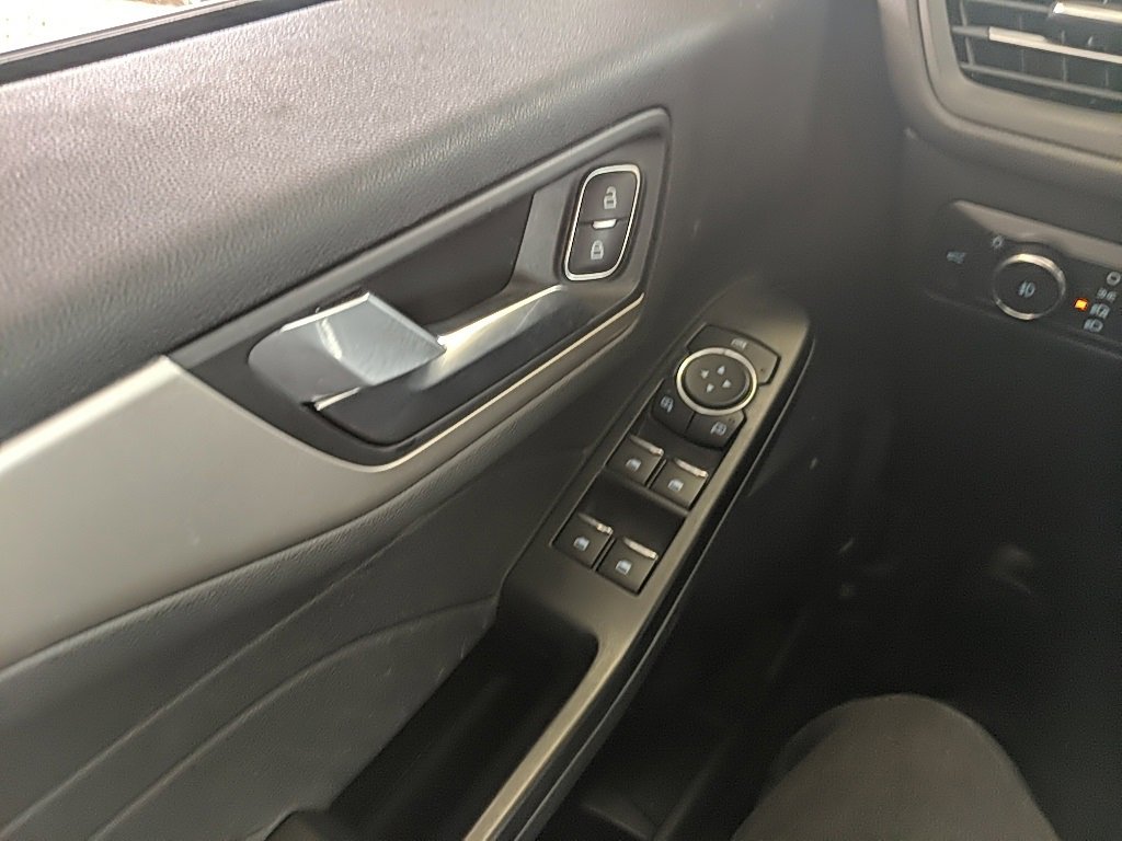 Used 2022 Ford Escape SEL image 22