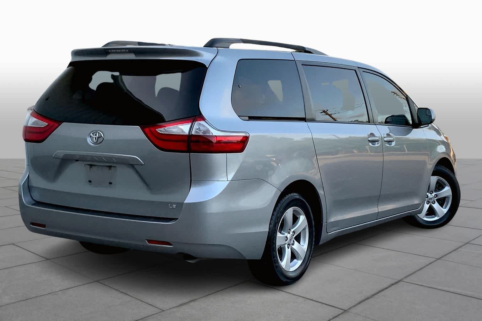 Used 2015 Toyota Sienna LE FWD image 13