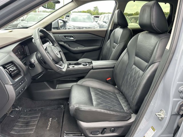 Used 2023 Nissan Rogue Platinum w/ Platinum Premium Package AWD/4WD image 16