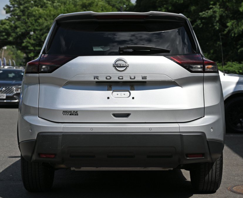Used 2024 Nissan Rogue S FWD image 4