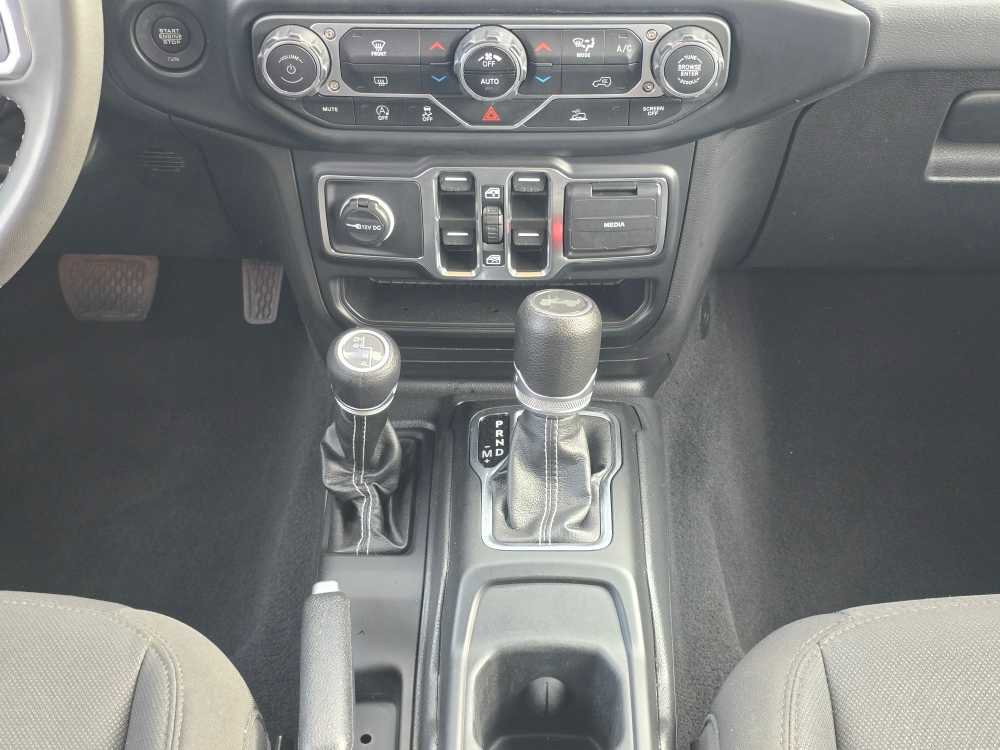 Used 2023 Jeep Wrangler Sahara image 13