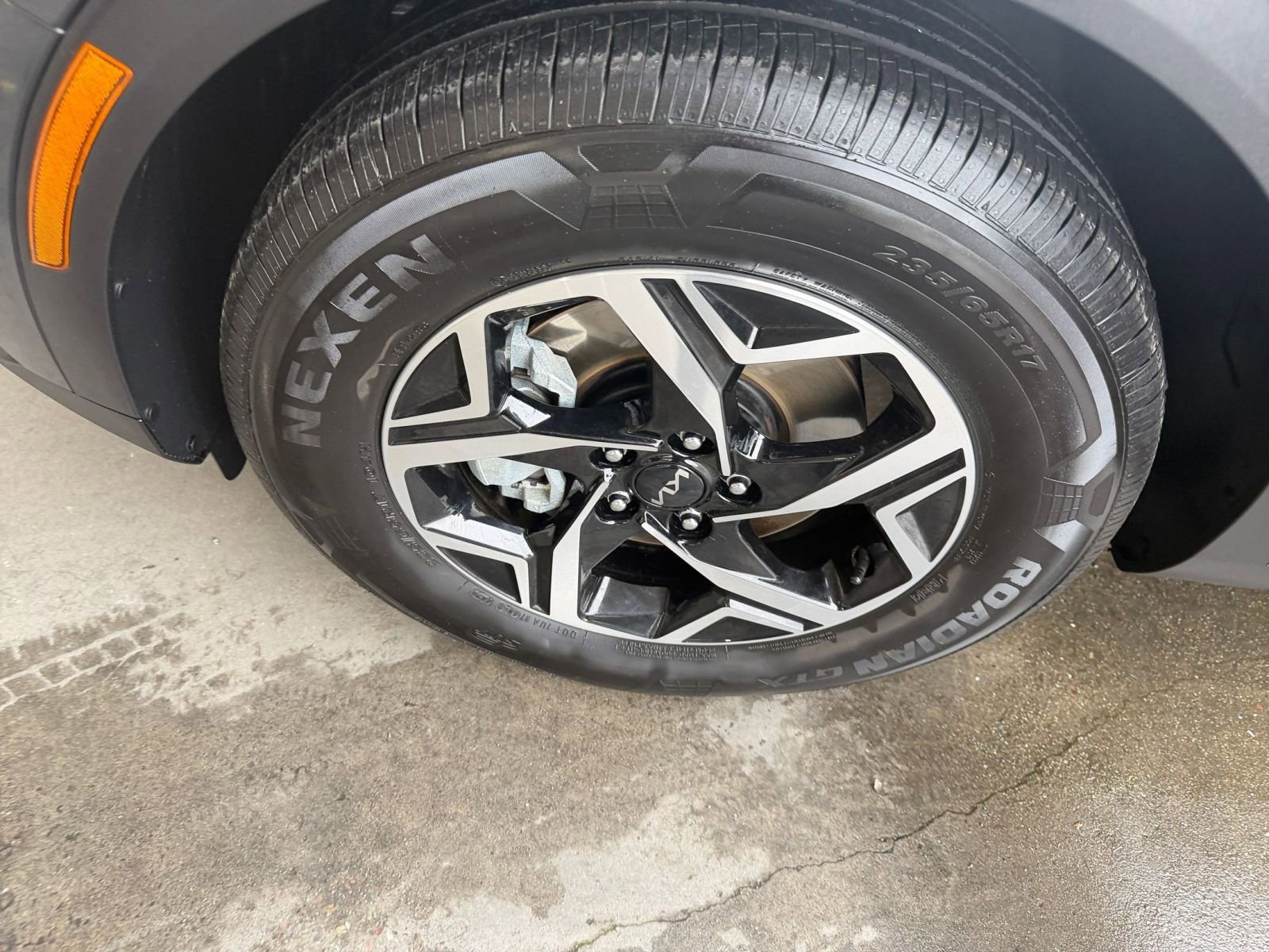 Used 2025 Kia Sportage LX image 30