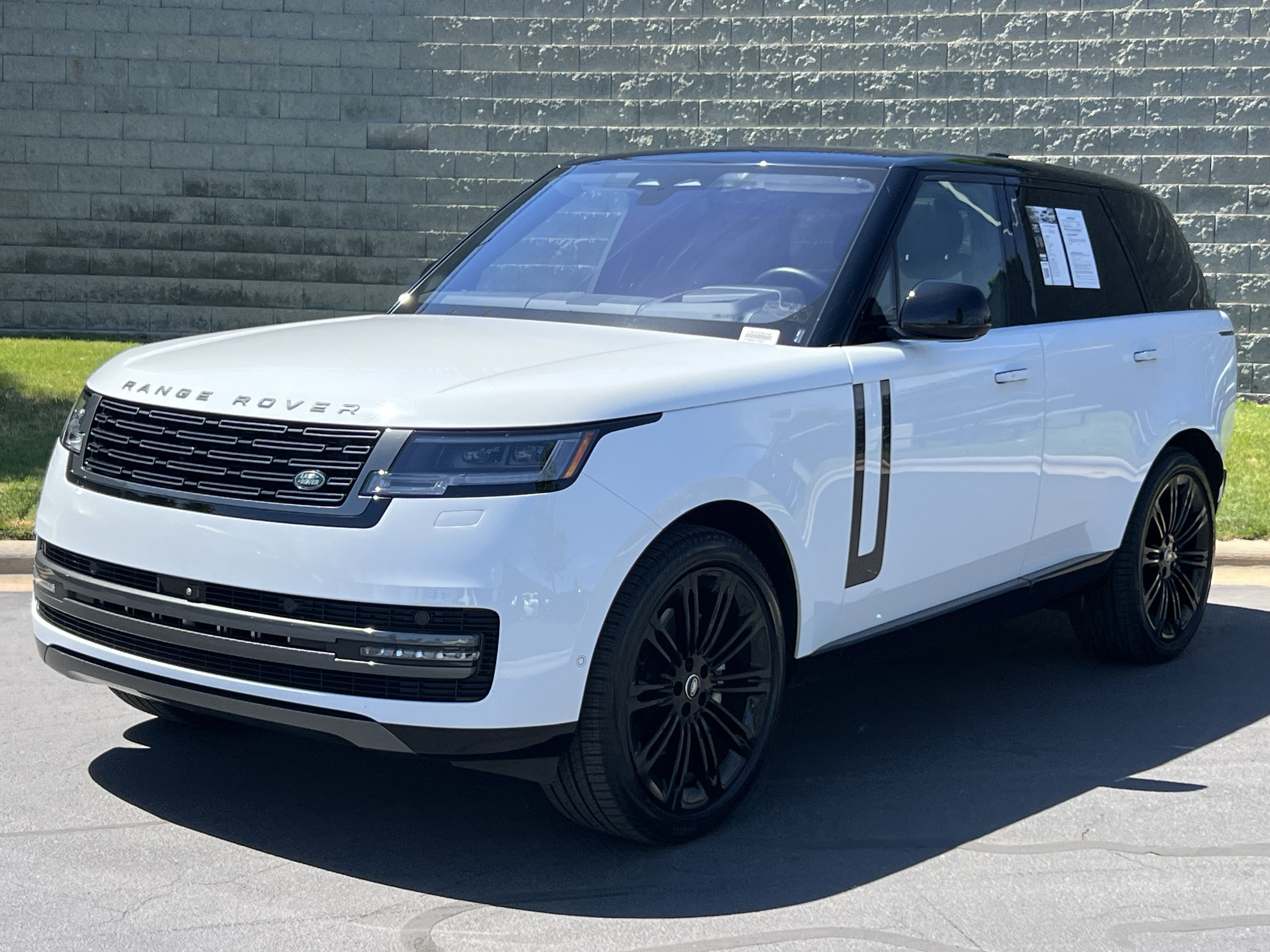Certified 2022 Land Rover Range Rover SE AWD/4WD image 2