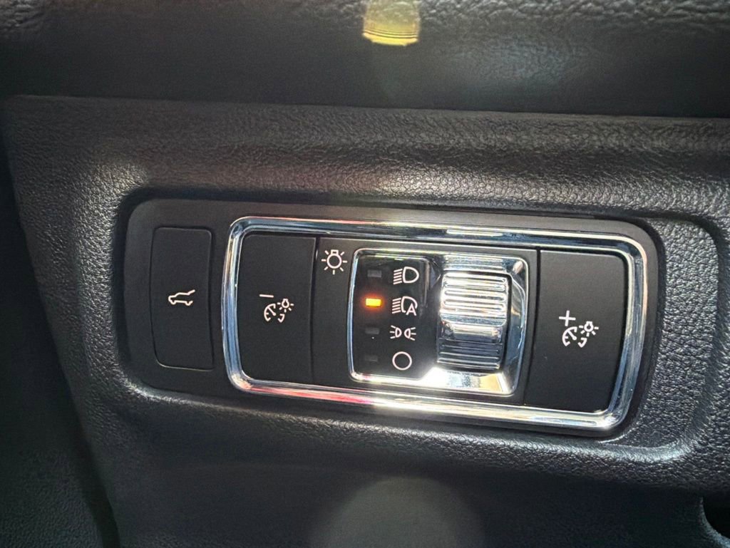 Used 2023 Lincoln Corsair AWD w/ Equipment Group 101A image 14