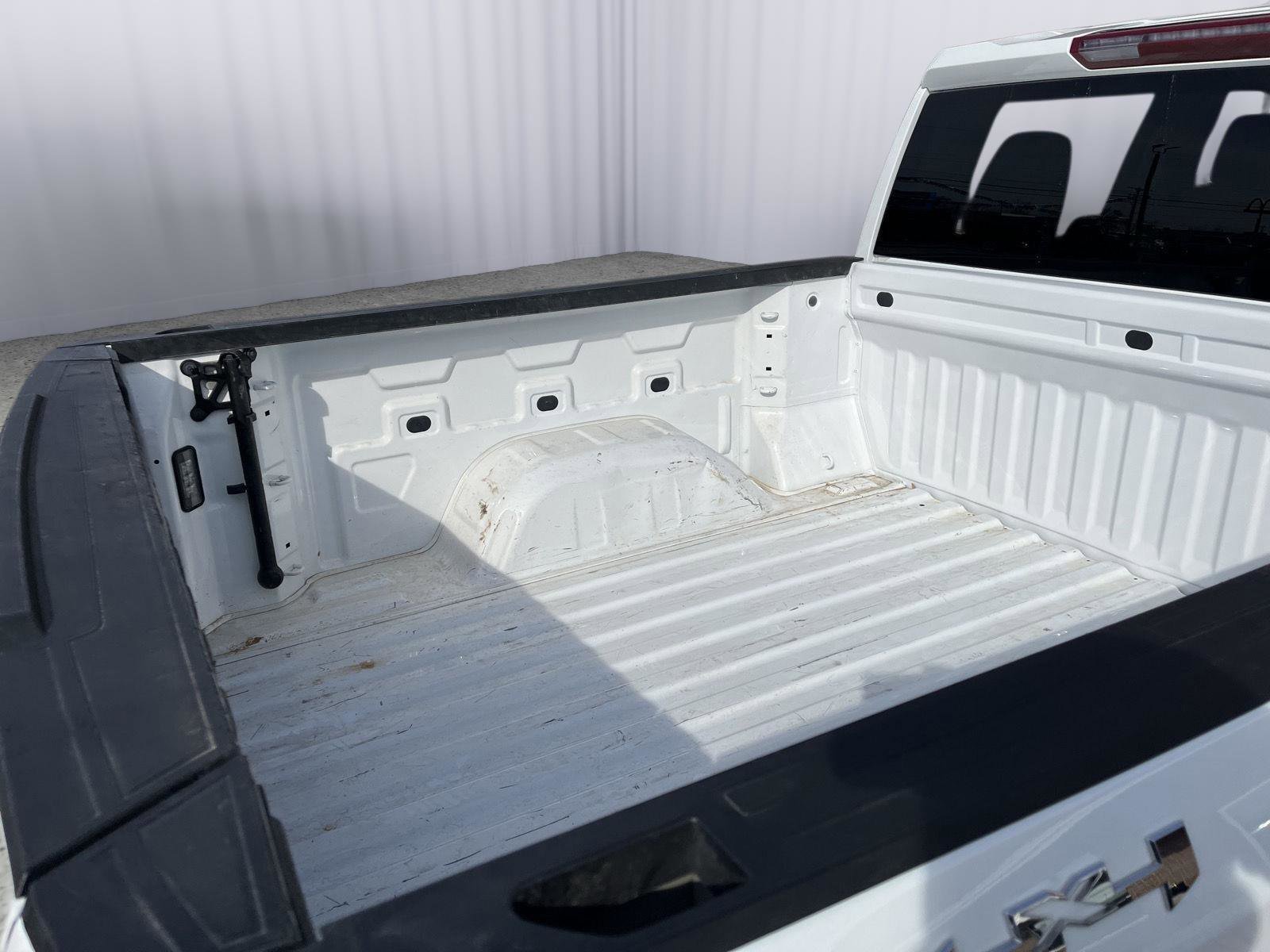 Used 2025 GMC Sierra 1500 SLT image 16