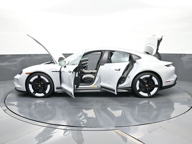 Used 2025 Porsche Taycan GTS image 37