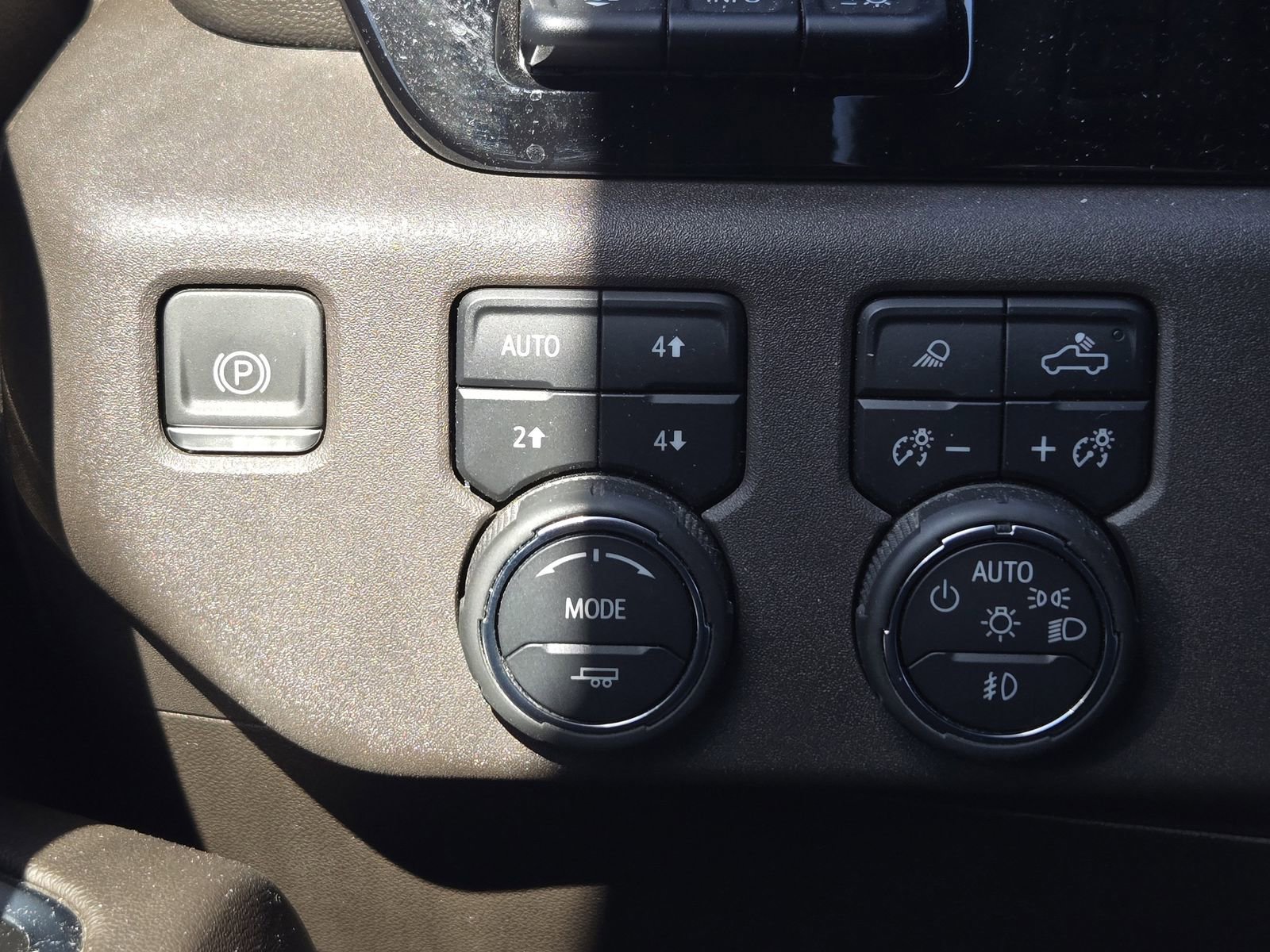 Certified 2022 Chevrolet Silverado 1500 LTZ w/ Technology Package image 25