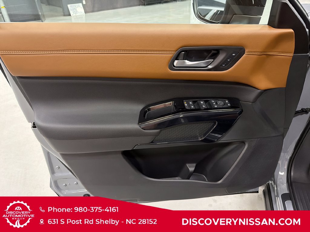 New 2026 Nissan Pathfinder Platinum w/ Accent Package AWD/4WD image 10