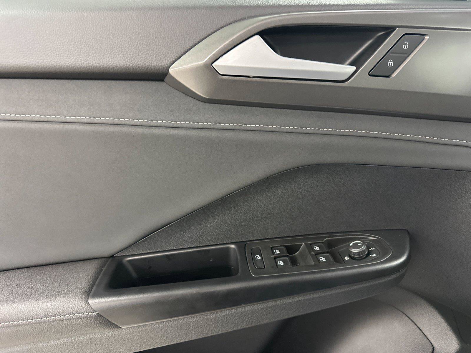 New 2025 Volkswagen Taos SE AWD/4WD image 10