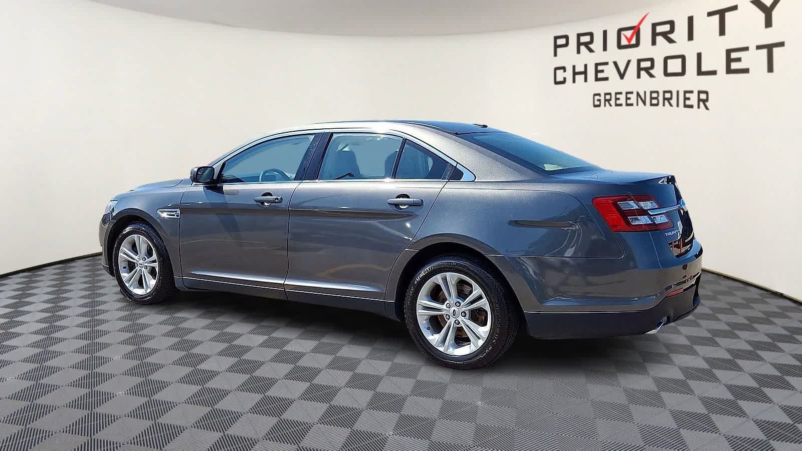 Used 2018 Ford Taurus SE FWD image 6