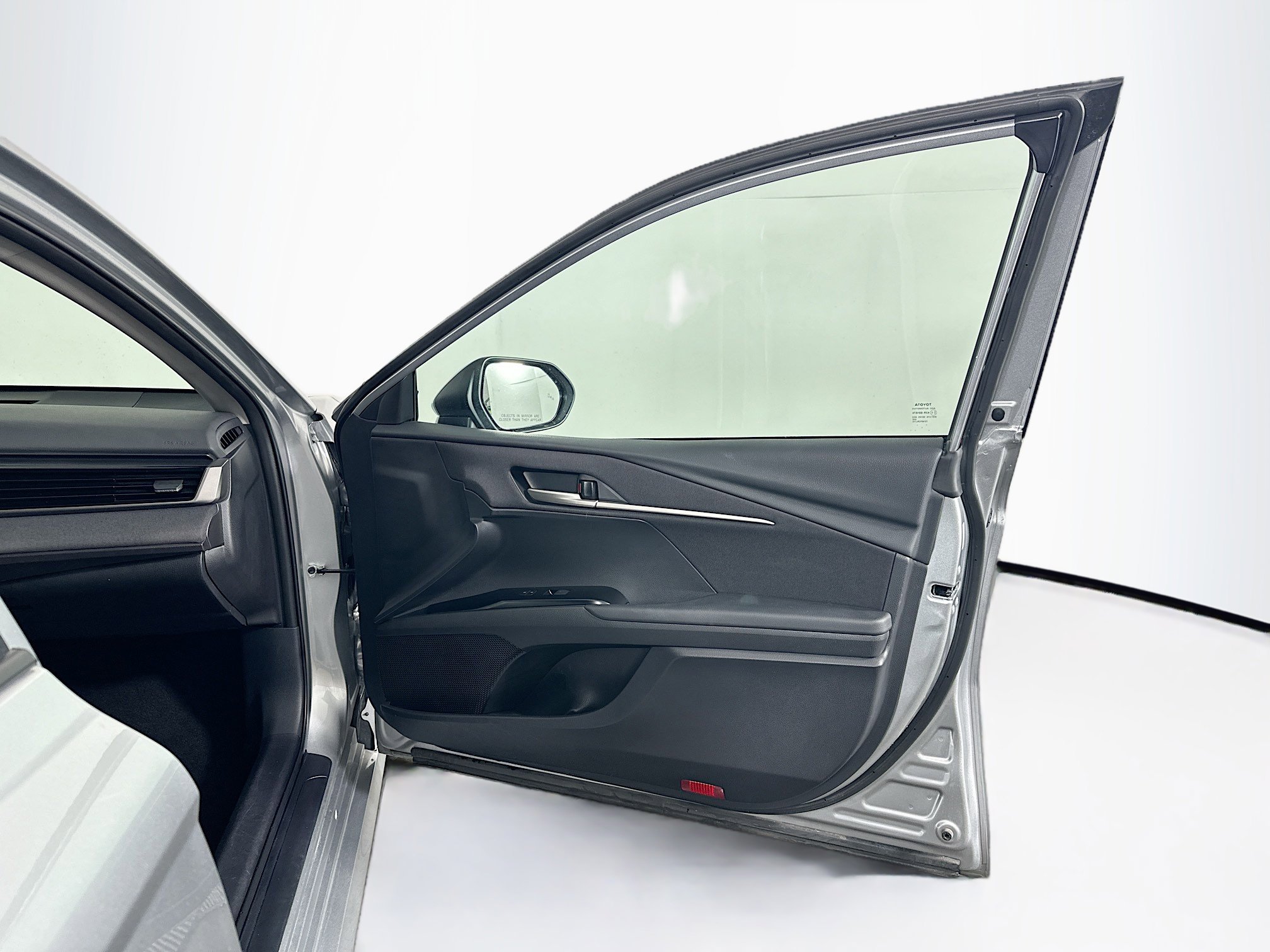 Used 2025 Toyota Camry LE image 30