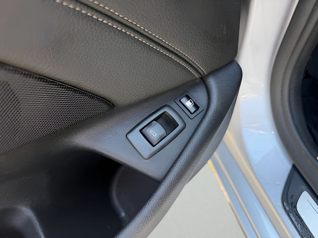 Used 2019 BMW 530e xDrive w/ Convenience Package AWD/4WD image 18