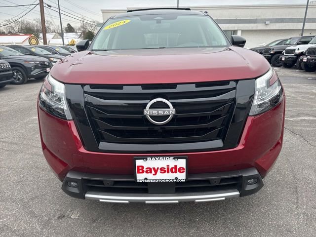 Used 2024 Nissan Pathfinder Platinum w/ Black Appearance Package image 41