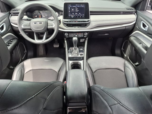 Used 2025 Jeep Compass Latitude w/ Sun & Sound Group AWD/4WD image 25