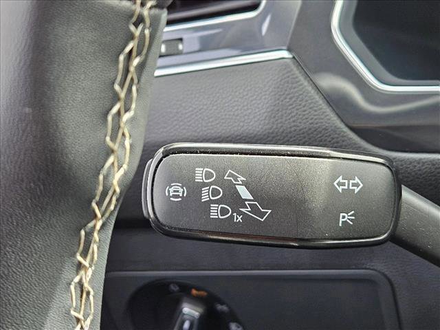 Used 2023 Volkswagen Tiguan SE w/ Panoramic Sunroof Package FWD image 16