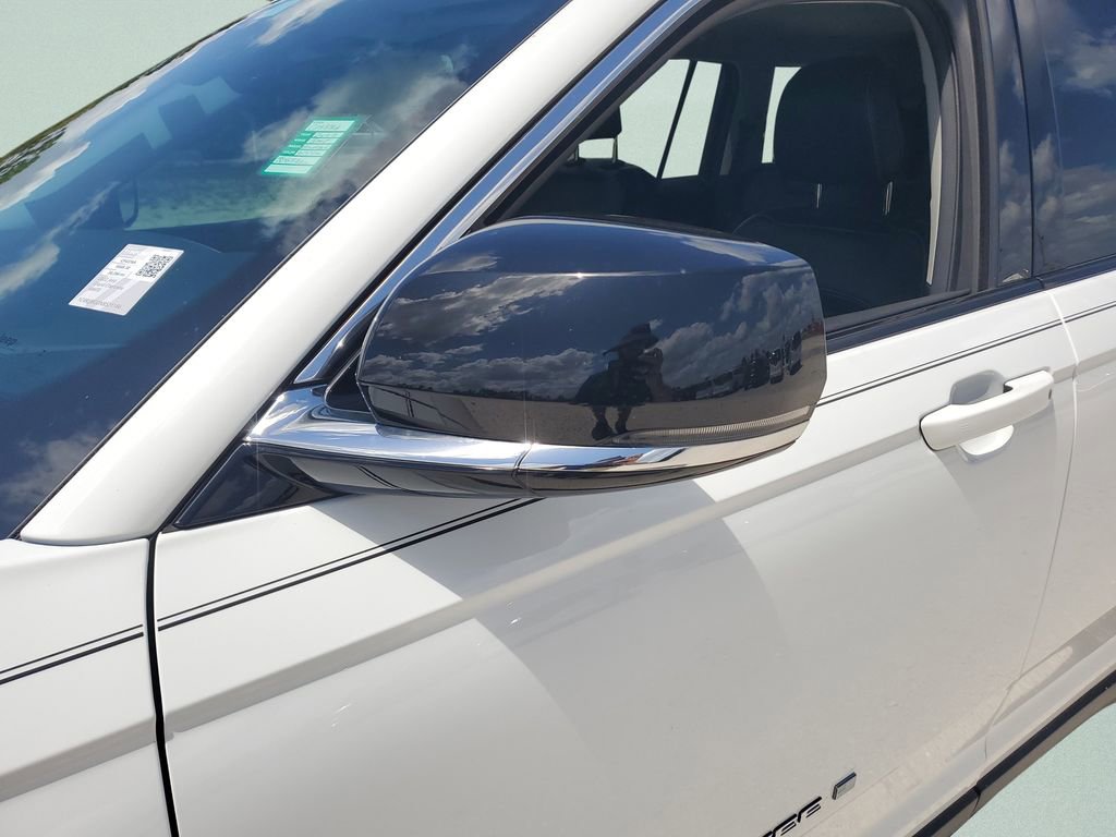 Used 2022 Jeep Grand Cherokee L Limited image 11