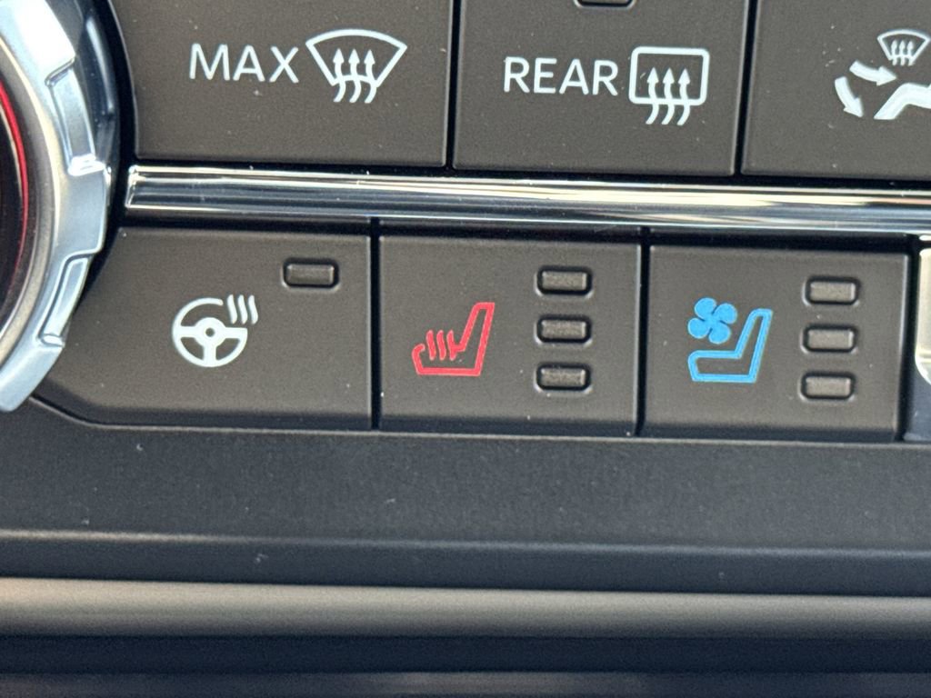 New 2026 Ford F250 Lariat w/ Black Appearance Package image 32