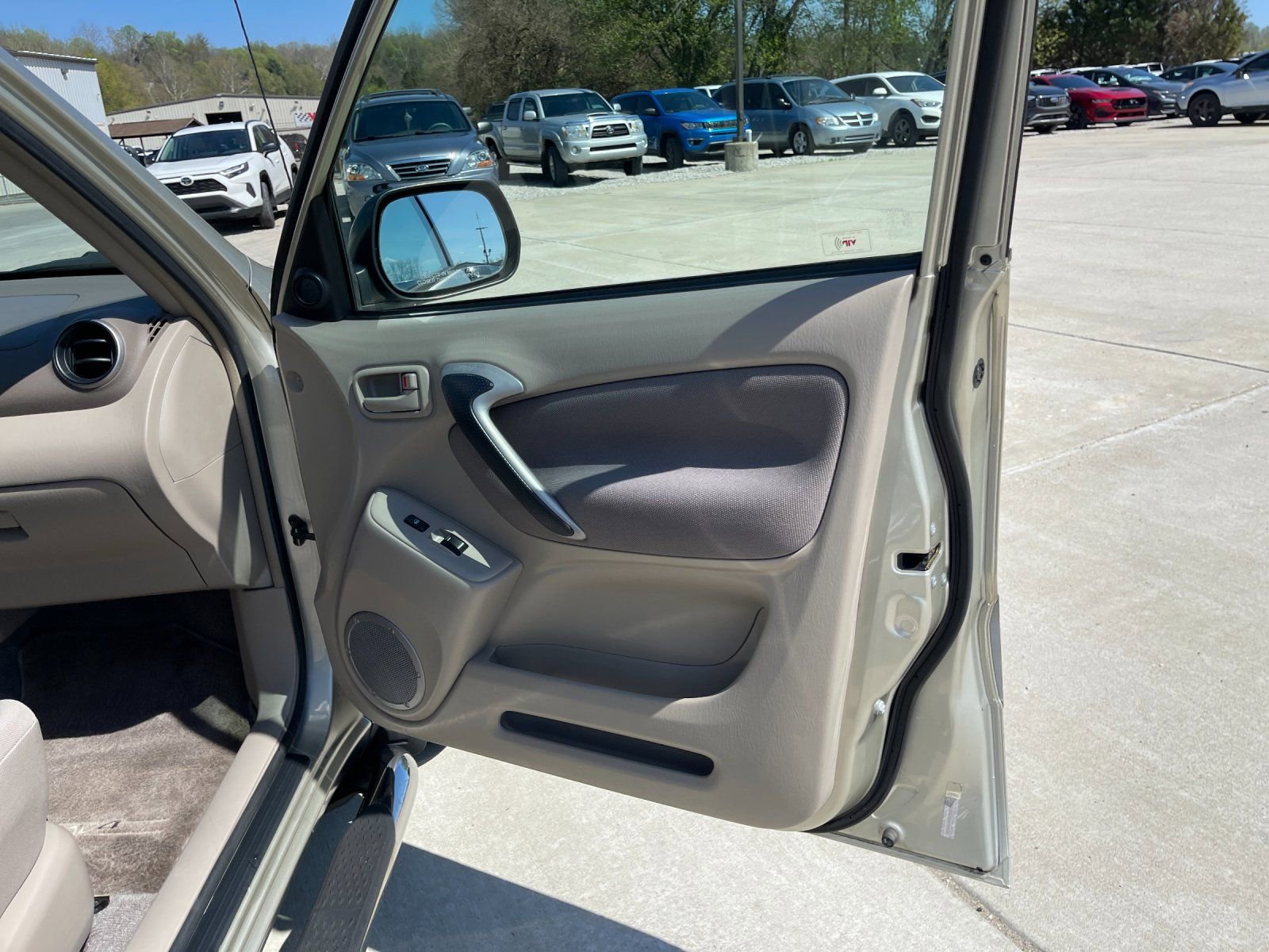 Used 2002 Toyota RAV4 2WD image 18