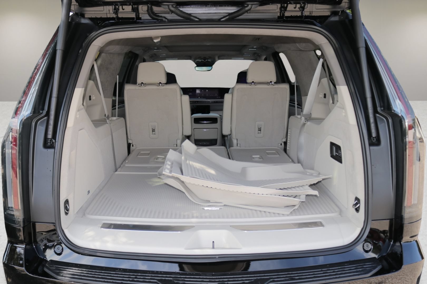 New 2026 Cadillac Escalade ESV Platinum Sport w/ LPO, ONYX Package AWD/4WD image 15