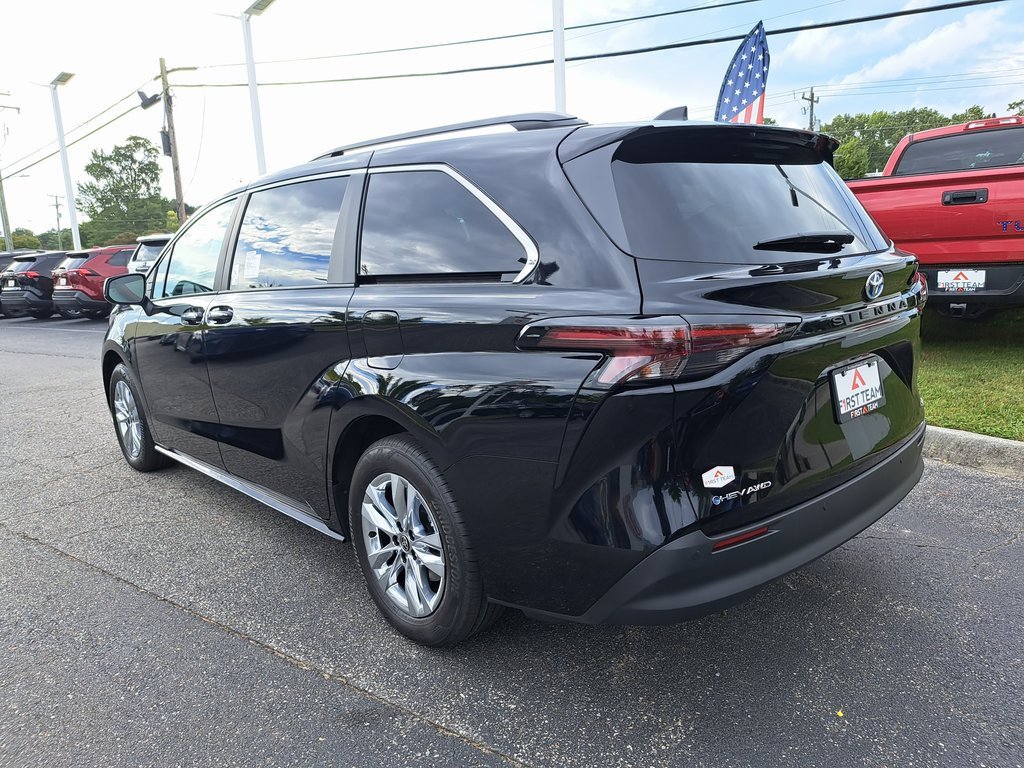 New 2025 Toyota Sienna XLE image 8