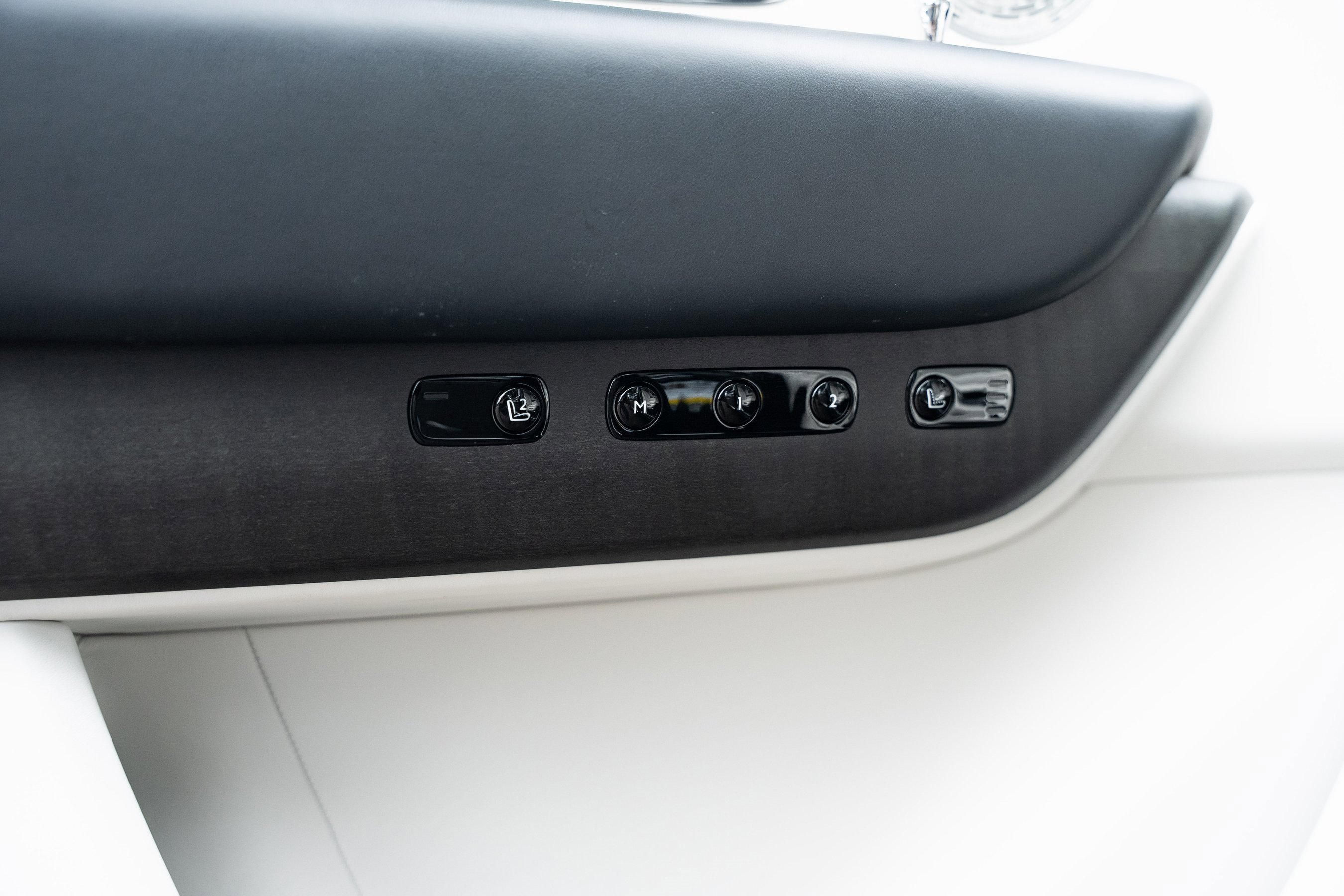 Used 2023 Rolls-Royce Cullinan w/ Cullinan Package image 22