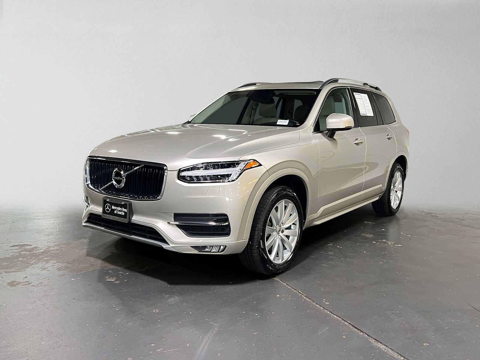 Used 2016 Volvo XC90 T6 Momentum w/ Momentum Plus Package AWD/4WD image 7
