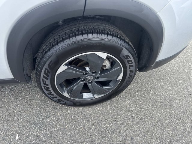 Used 2024 Nissan Rogue SV AWD/4WD image 14