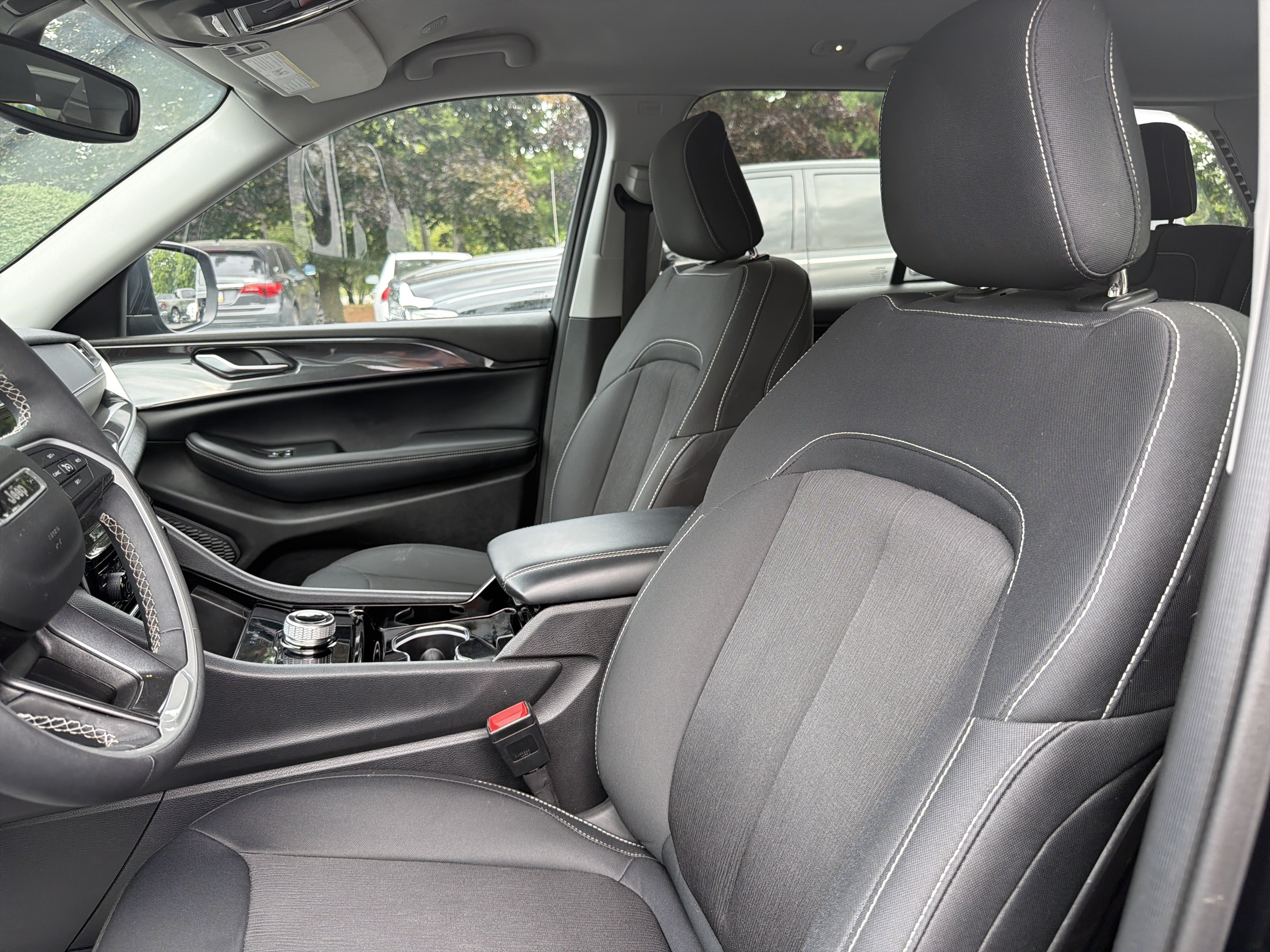 Certified 2023 Jeep Grand Cherokee Laredo w/ Luxury Tech Group I AWD/4WD image 16
