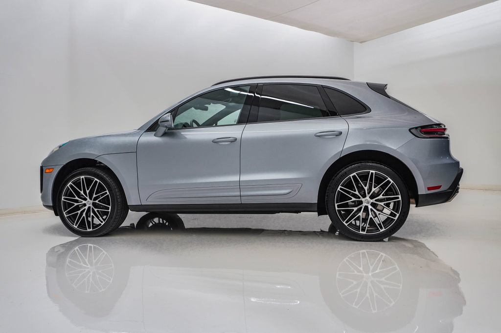 Certified 2026 Porsche Macan AWD/4WD image 2