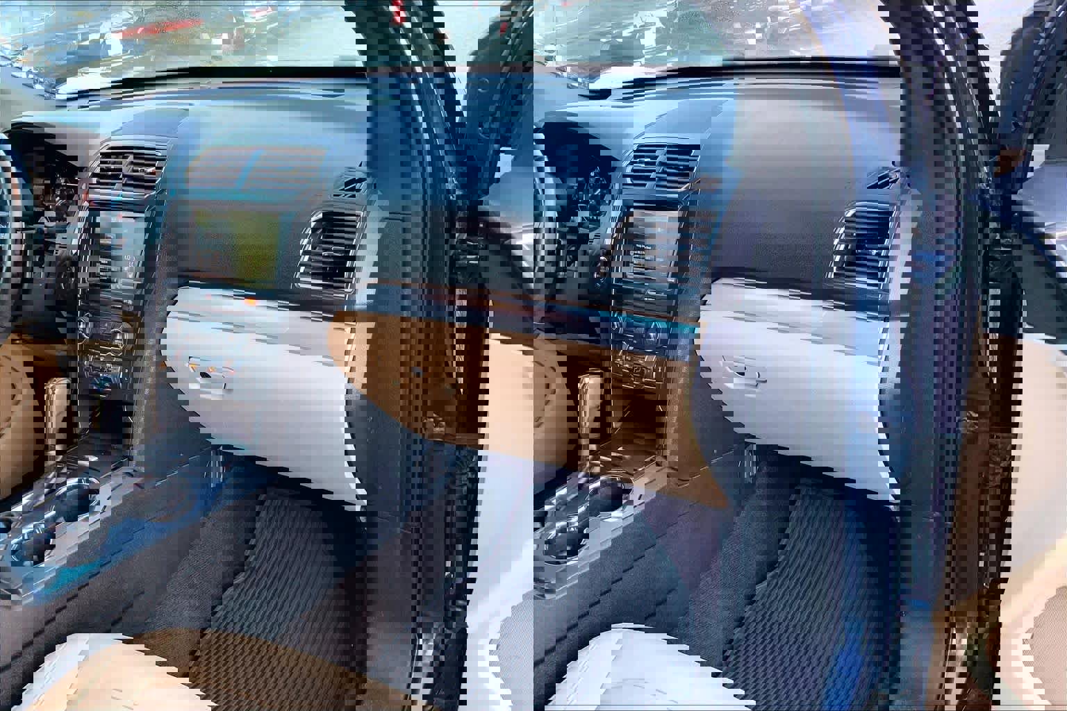 Used 2016 Ford Explorer XLT w/ Equipment Group 202A image 17