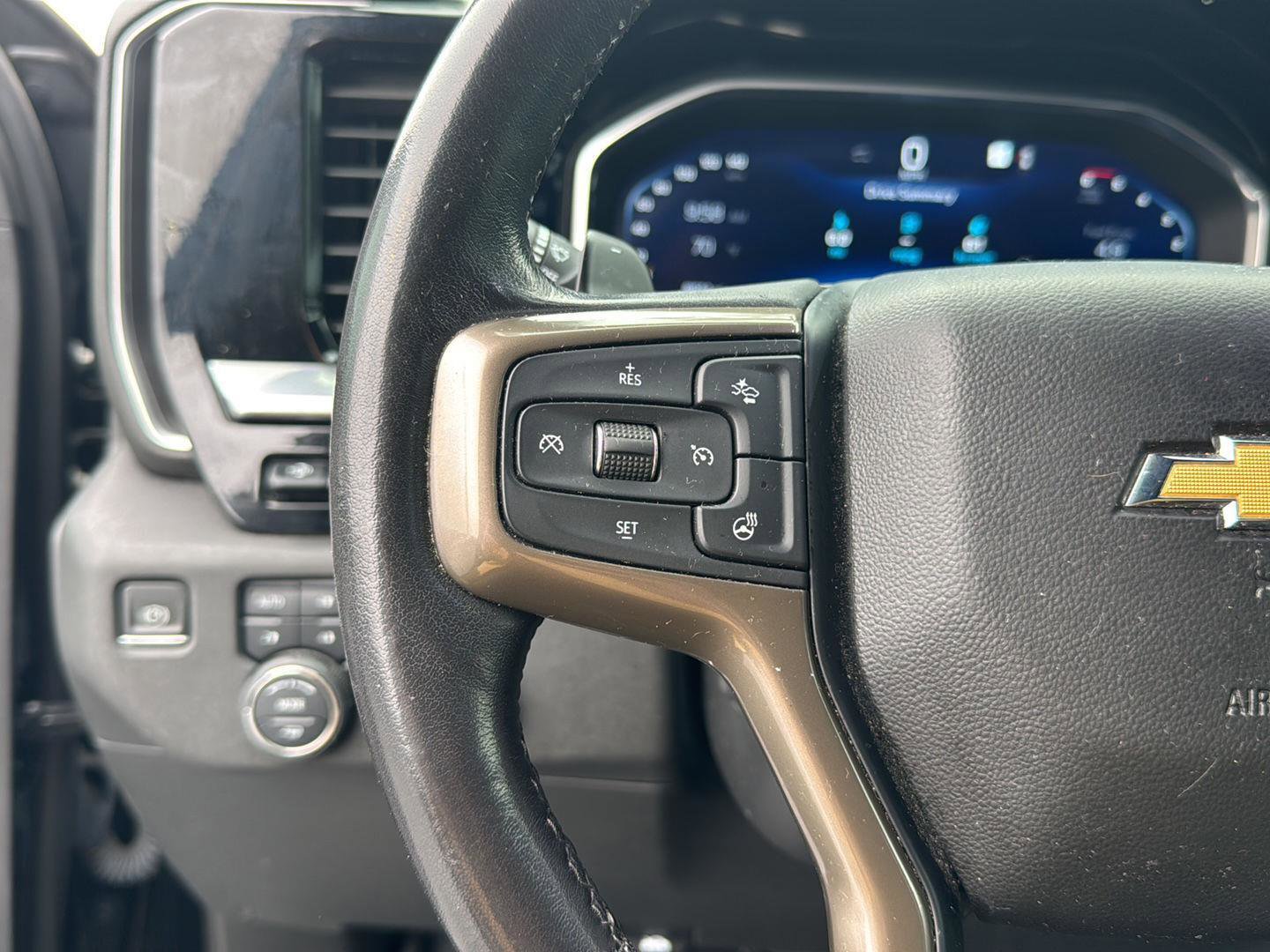 Used 2023 Chevrolet Silverado 1500 High Country w/ Technology Package AWD/4WD image 18