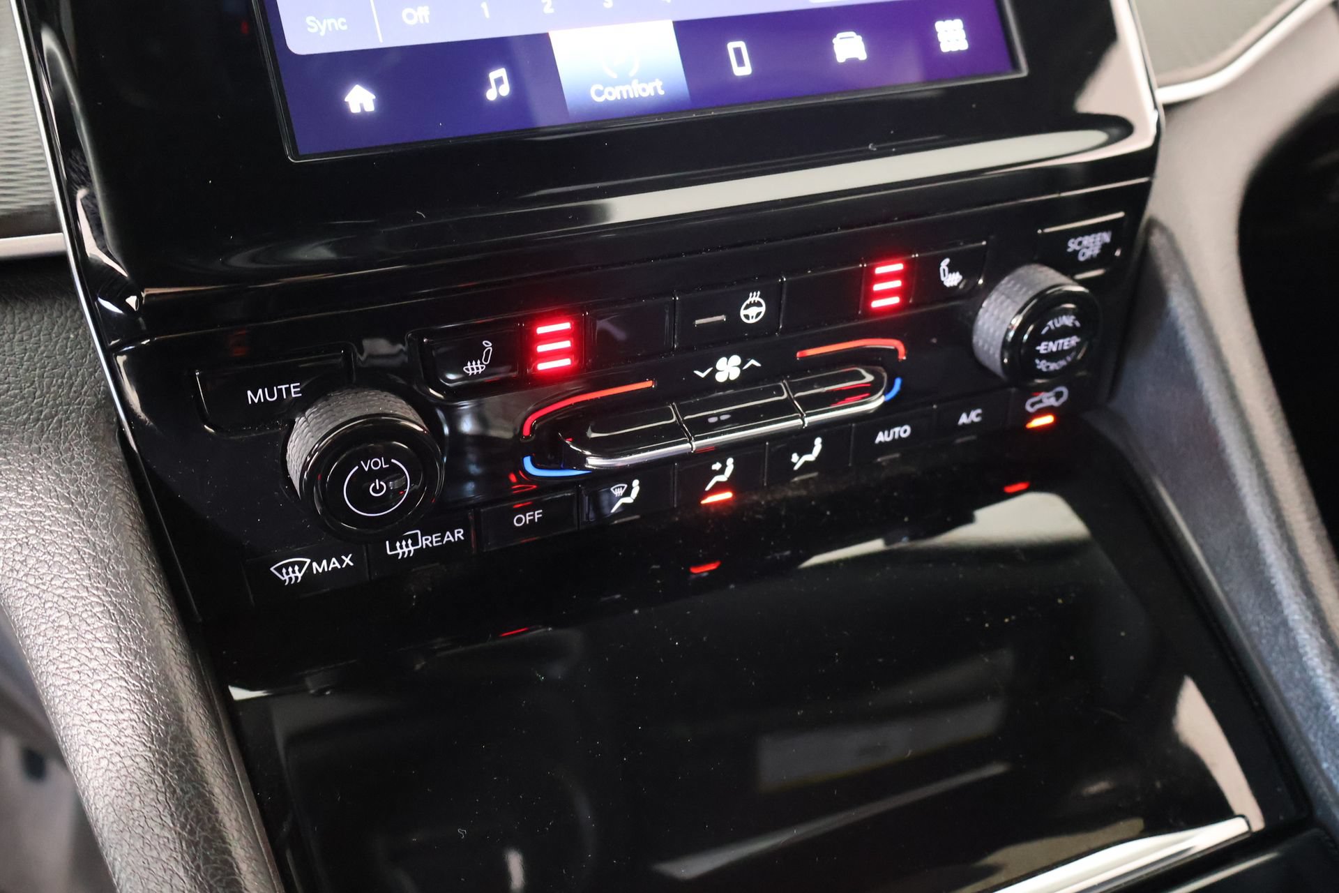 Used 2024 Jeep Grand Cherokee Laredo w/ Luxury Tech Group I AWD/4WD image 7