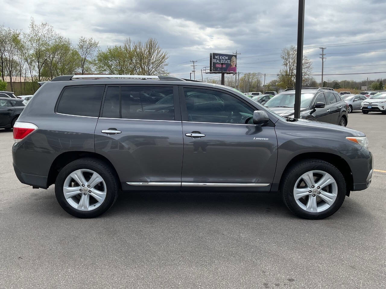 Used 2012 Toyota Highlander Limited w/ Tow Pkg AWD/4WD image 9