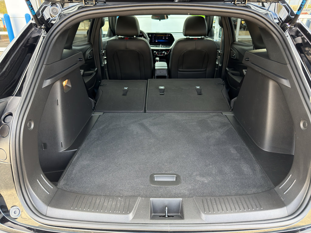 Used 2025 Chevrolet Trax RS w/ Sunroof Package FWD image 36