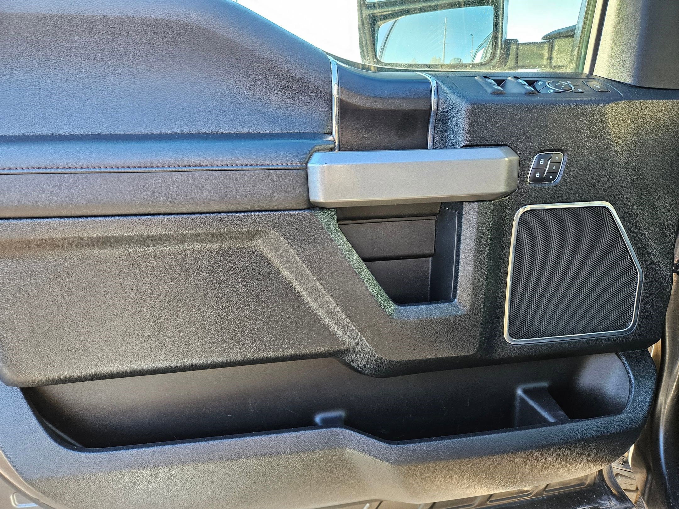 Used 2018 Ford F350 Platinum w/ Platinum Ultimate Package image 14