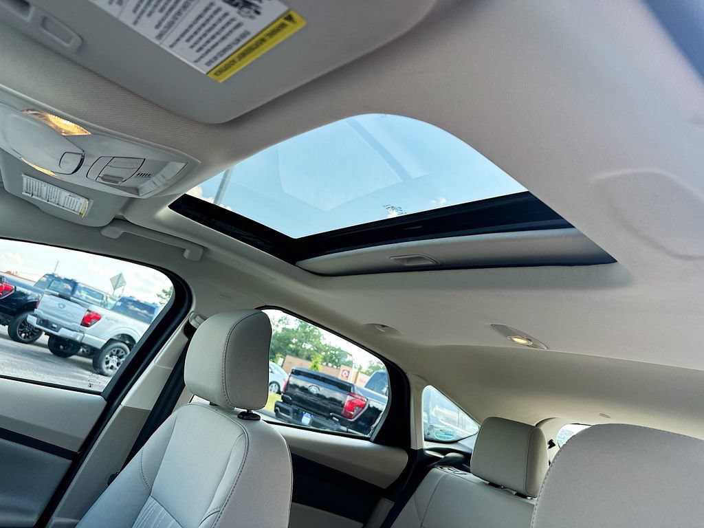 Used 2015 Ford Focus SE w/ SE Sport Package FWD image 11