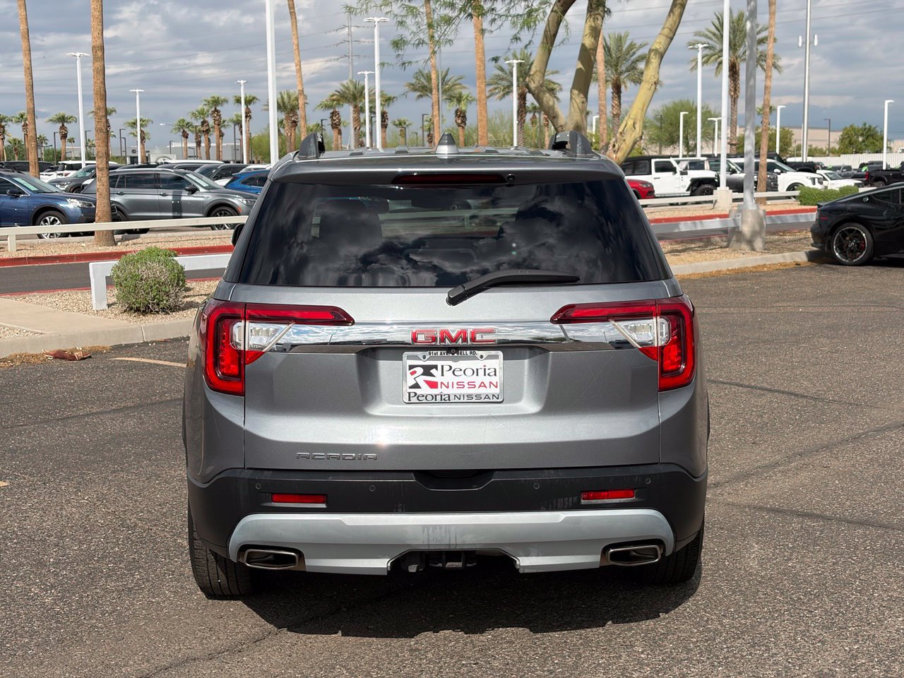 Used 2021 GMC Acadia SLE w/ Driver Convenience Package FWD image 5