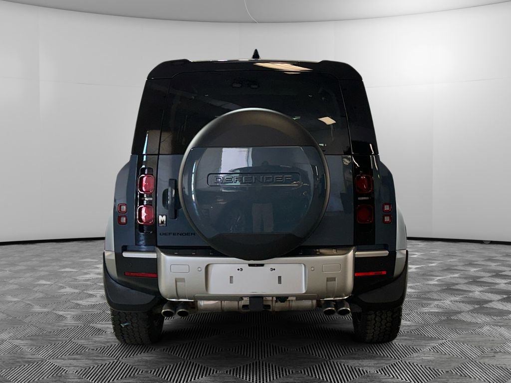 Used 2024 Land Rover Defender 110 SE image 4