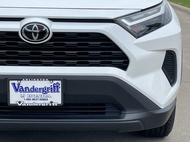 Used 2025 Toyota RAV4 LE AWD/4WD image 8