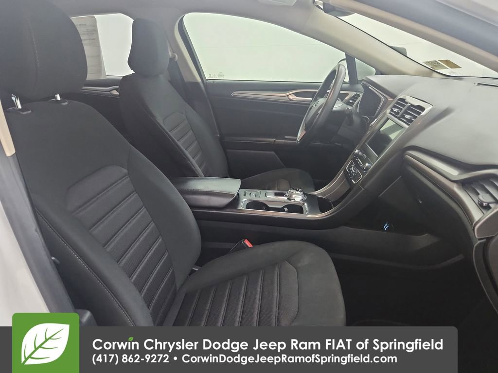 Used 2020 Ford Fusion SE FWD image 32