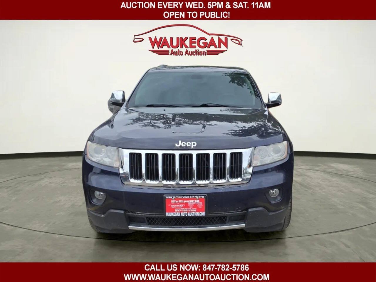 Used 2013 Jeep Grand Cherokee Limited w/ Luxury Group II AWD/4WD image 2
