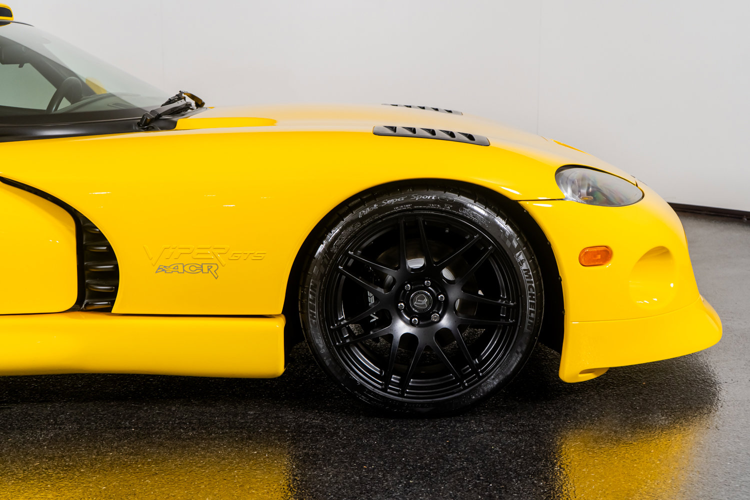 Used 2001 Dodge Viper GTS image 6