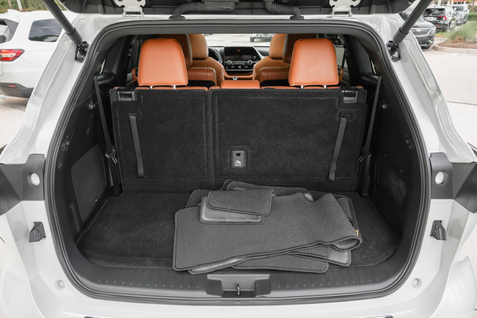 Used 2024 Toyota Highlander Platinum image 42