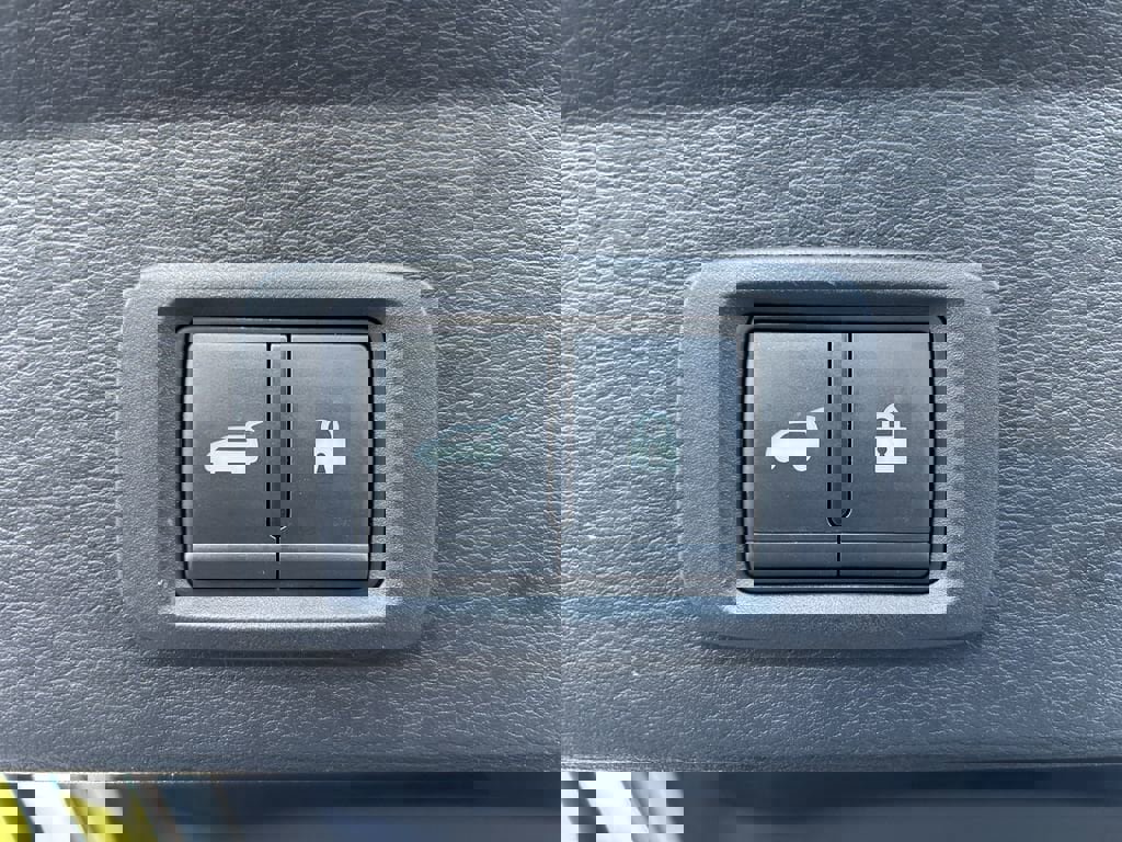 Used 2023 Mitsubishi Outlander SE image 9