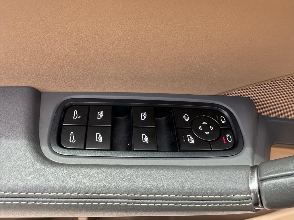 Certified 2023 Porsche Cayenne AWD/4WD image 18