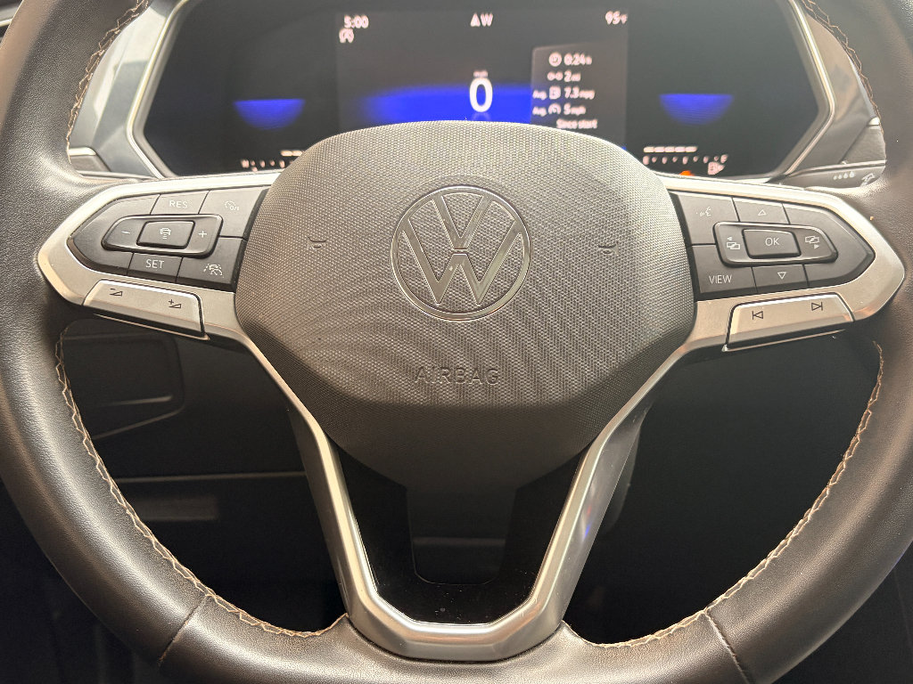 Used 2022 Volkswagen Tiguan SE w/ Panoramic Sunroof Package FWD image 15